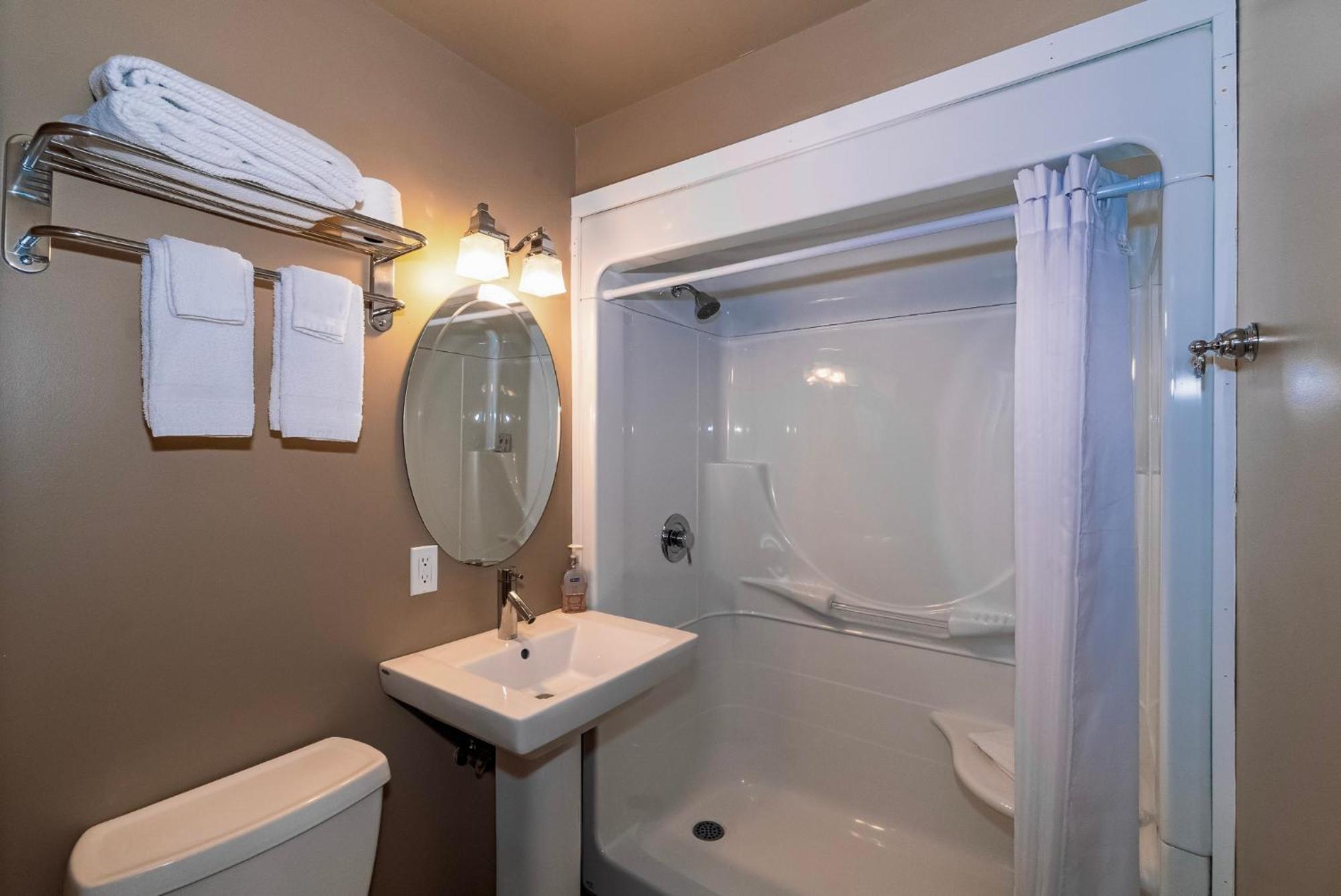 3 Pines Lodge Muskoka هانتسفيل المظهر الخارجي الصورة