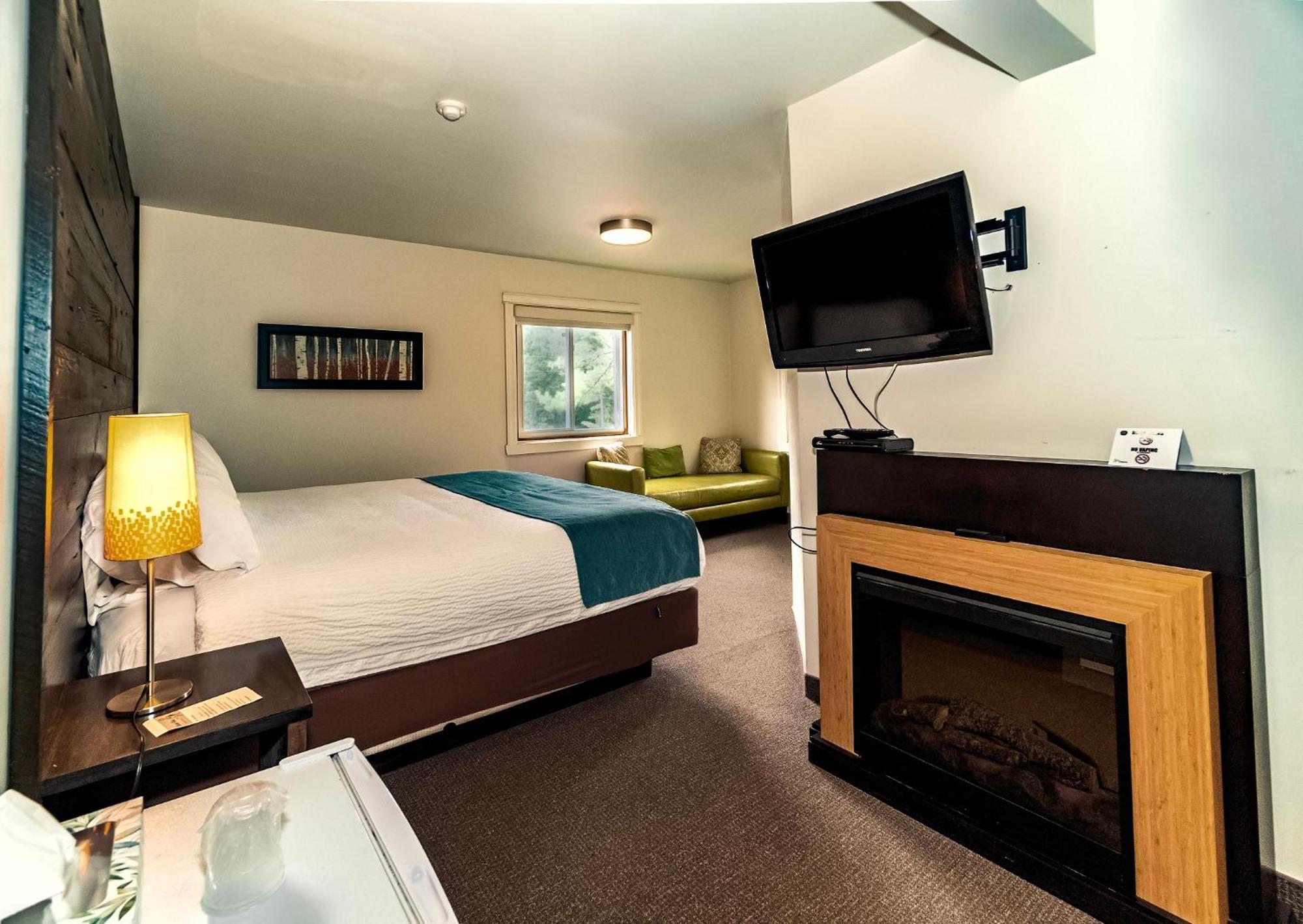 3 Pines Lodge Muskoka هانتسفيل المظهر الخارجي الصورة