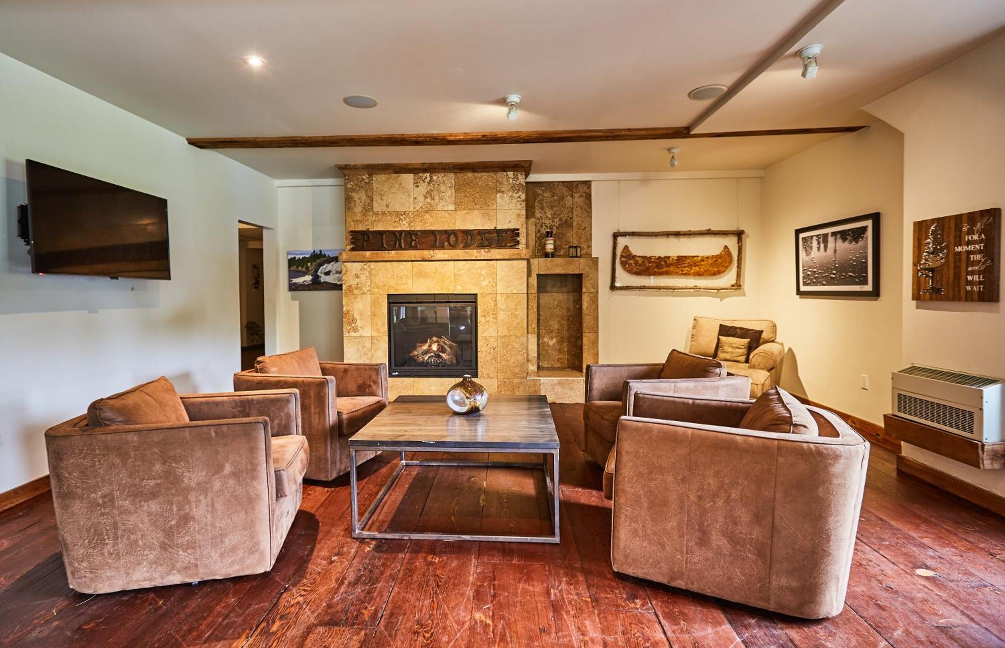 3 Pines Lodge Muskoka هانتسفيل المظهر الخارجي الصورة