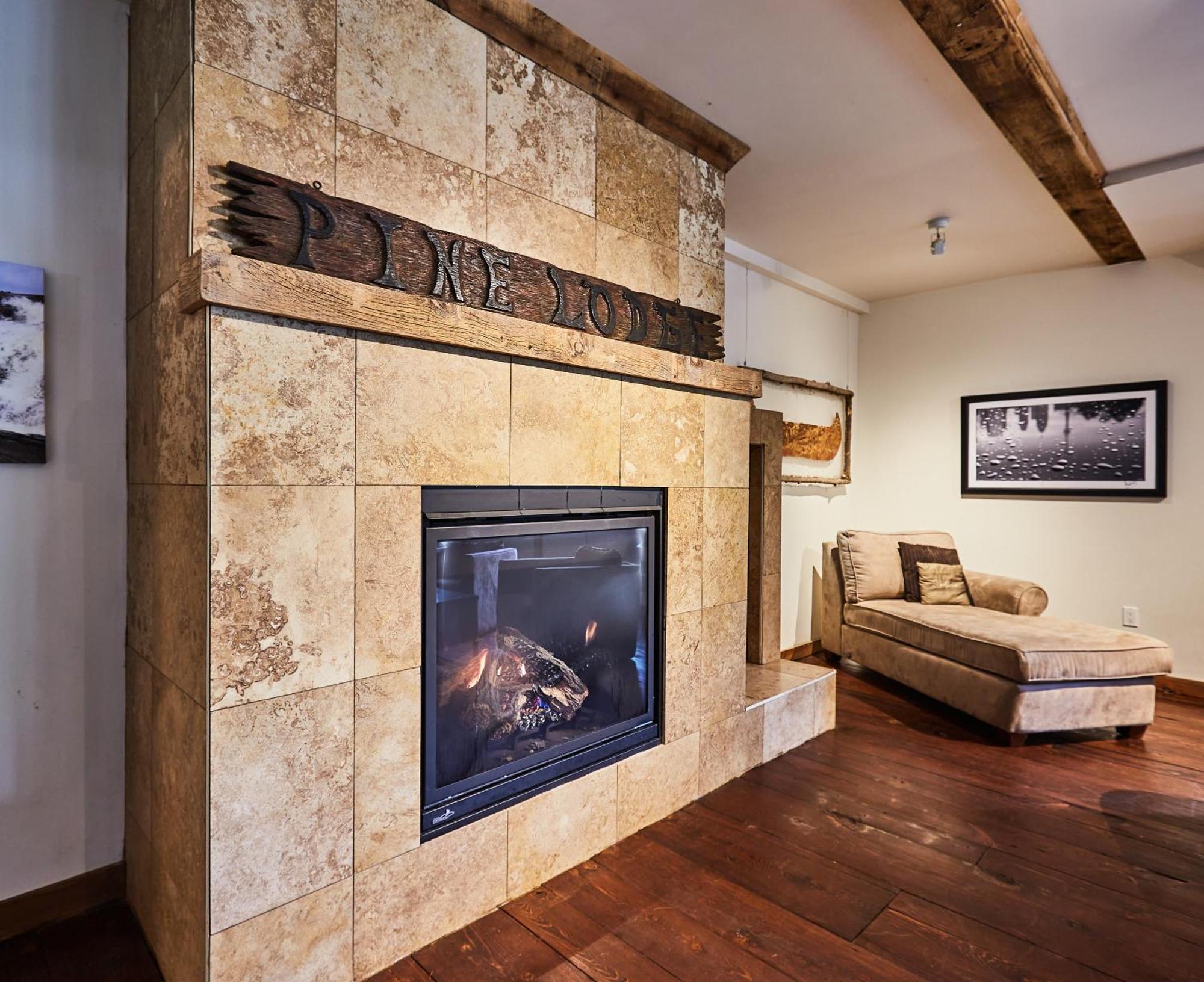 3 Pines Lodge Muskoka هانتسفيل المظهر الخارجي الصورة