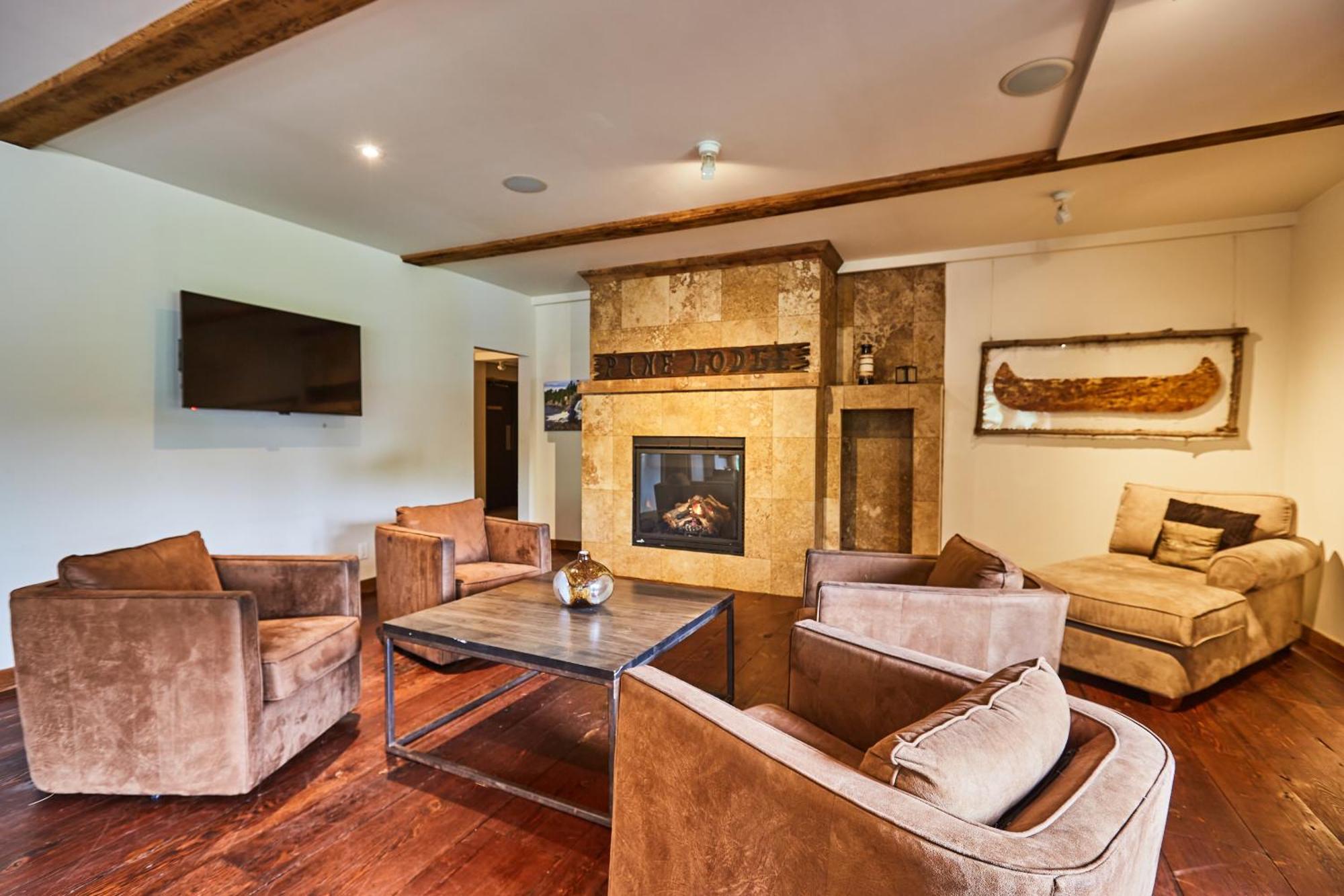 3 Pines Lodge Muskoka هانتسفيل المظهر الخارجي الصورة